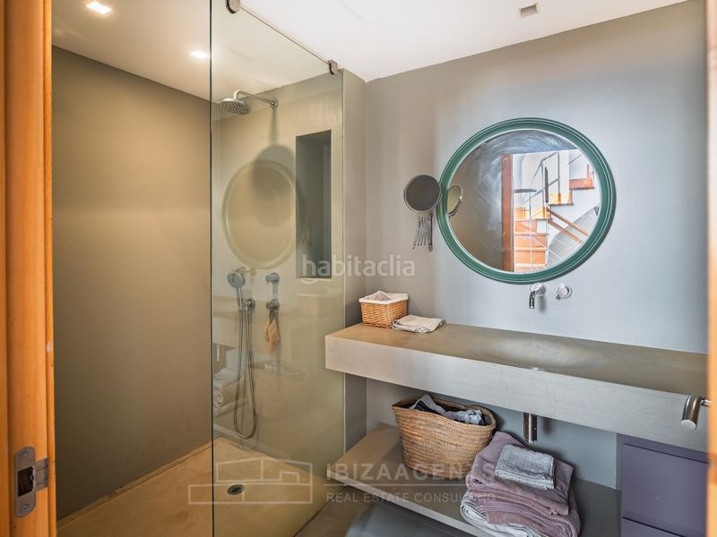 Foto 1fd9ced9-658e-4520-9923-ea642f2750c8. Casa aparellada amb aparcament a Marina Botafoc-Talamanca Ibiza