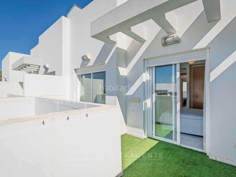 Foto 312ec168-cba4-4f5b-a58f-50ec4a30ed44. Casa aparellada amb aparcament a Marina Botafoc-Talamanca Ibiza