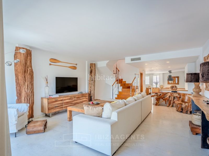 Foto 42f09255-45f0-4dc4-9a84-7a4d7ebaae0e. Casa aparellada amb aparcament a Marina Botafoc-Talamanca Ibiza