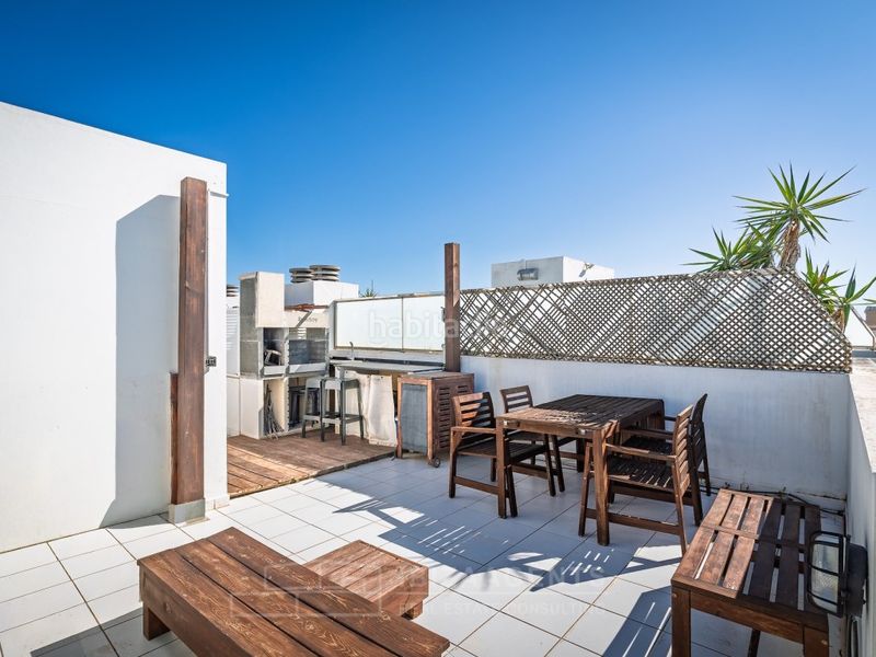 Foto 4f2f57ea-cef6-4556-95d5-affb096c7b3a. Casa aparellada amb aparcament a Marina Botafoc-Talamanca Ibiza