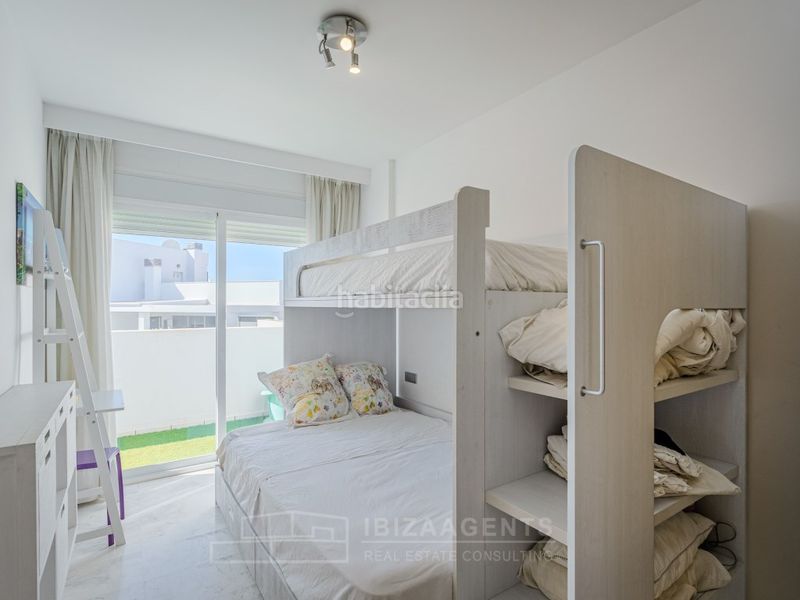 Foto 7705caa4-5c37-4764-b08b-5b4388697d92. Casa aparellada amb aparcament a Marina Botafoc-Talamanca Ibiza