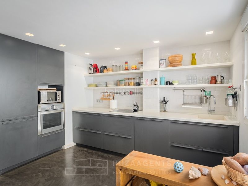 Foto 77e5bd1a-2f5b-4e01-a9b6-3bda16d10726. Casa aparellada amb aparcament a Marina Botafoc-Talamanca Ibiza