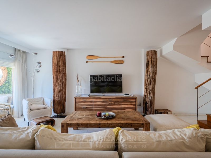 Foto 916beda7-ab08-45f1-bdda-18e28505705f. Casa aparellada amb aparcament a Marina Botafoc-Talamanca Ibiza