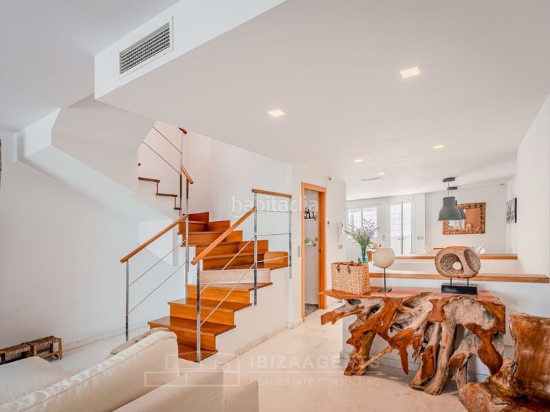 Foto 91eb4de1-4615-46f9-81eb-721eea5a7ffe. Casa aparellada amb aparcament a Marina Botafoc-Talamanca Ibiza