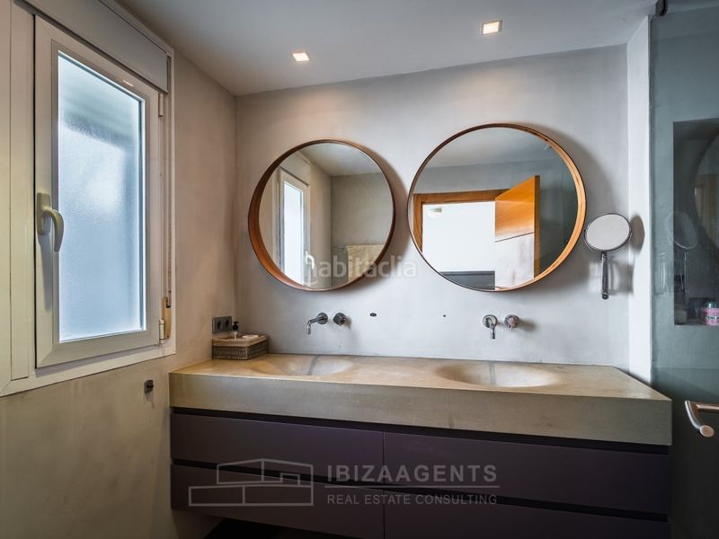 Foto b588697f-5bc1-4083-a843-93e588e0686a. Casa aparellada amb aparcament a Marina Botafoc-Talamanca Ibiza