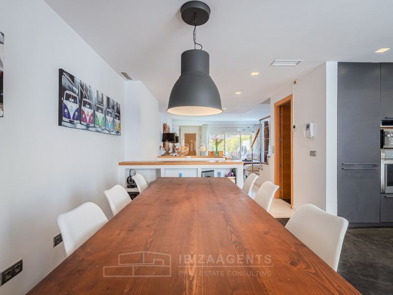 Foto d1a9e791-2ca7-47f4-9301-8edab0b70fb1. Casa aparellada amb aparcament a Marina Botafoc-Talamanca Ibiza