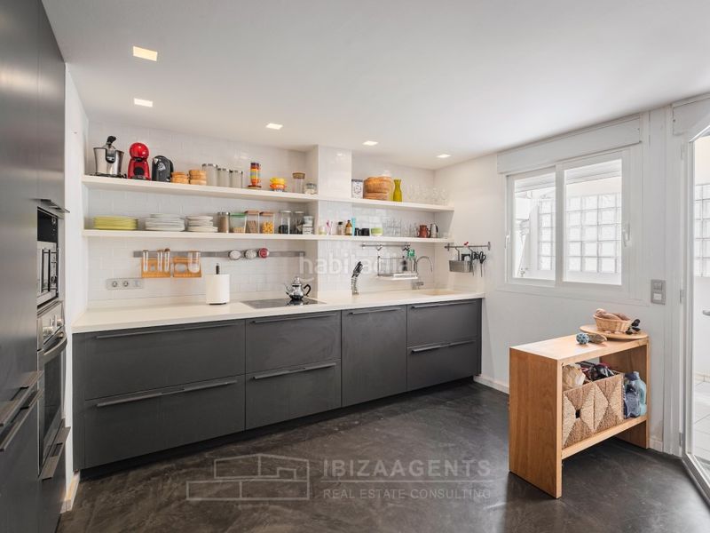 Foto f2fd605f-5aba-4e41-8e89-31eab2cf36bd. Casa aparellada amb aparcament a Marina Botafoc-Talamanca Ibiza