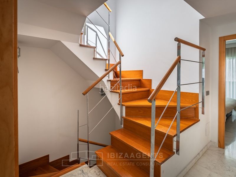 Foto f3ef66cf-9d06-4eac-a056-dd31afadb0f3. Casa aparellada amb aparcament a Marina Botafoc-Talamanca Ibiza