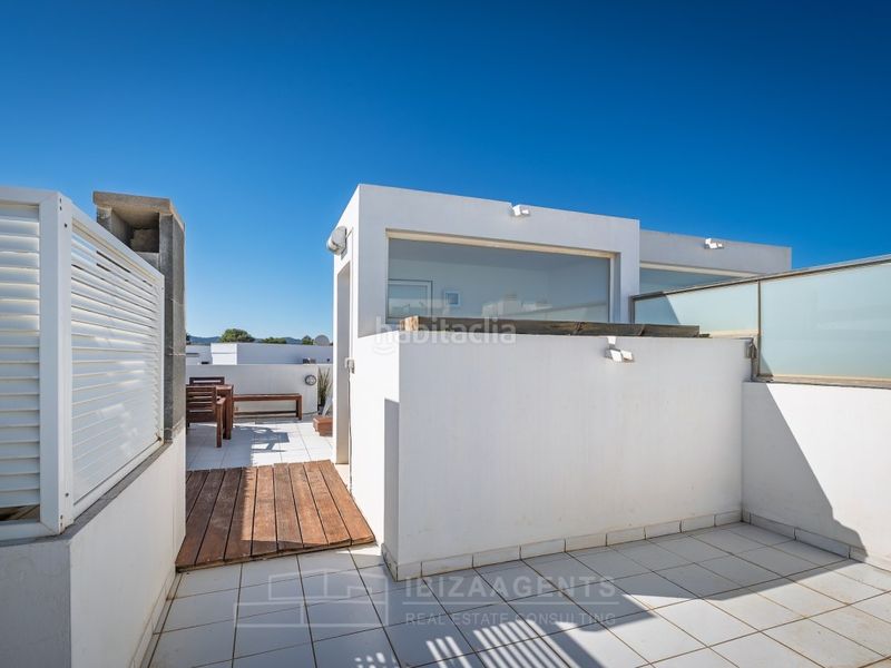 Foto febe584e-a199-4bbc-b732-009b631f912b. Casa aparellada amb aparcament a Marina Botafoc-Talamanca Ibiza