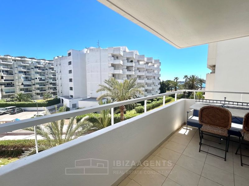 Foto 560ae9fa-8291-493e-a1b1-f4e5101f0245. Apartament amb piscina a Marina Botafoc-Talamanca Ibiza