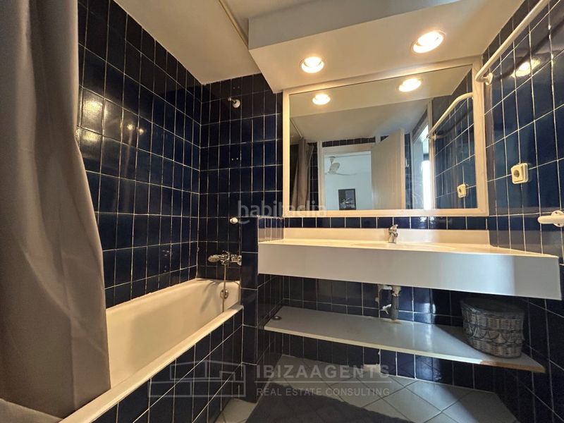 Foto b1088c80-b49d-41a4-ab02-7aa0e6634c40. Apartament amb piscina a Marina Botafoc-Talamanca Ibiza