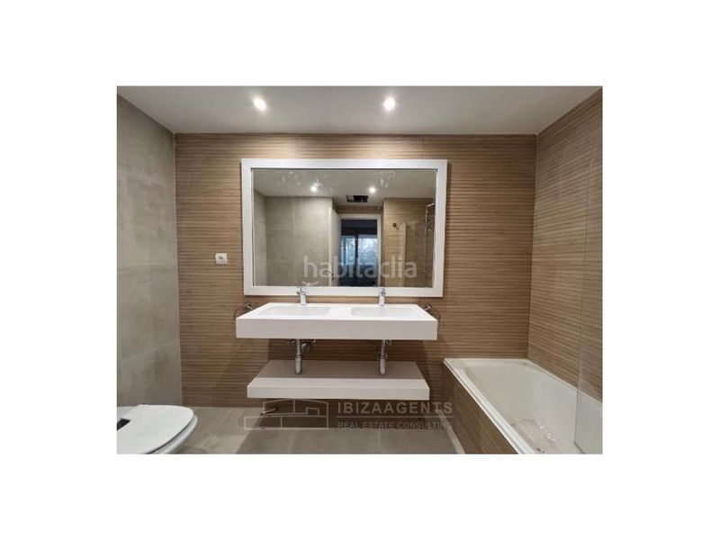 Foto 16c5ef49-4638-449e-bc6f-71f33eb10500. Apartament amb piscina a Marina Botafoc-Talamanca Ibiza