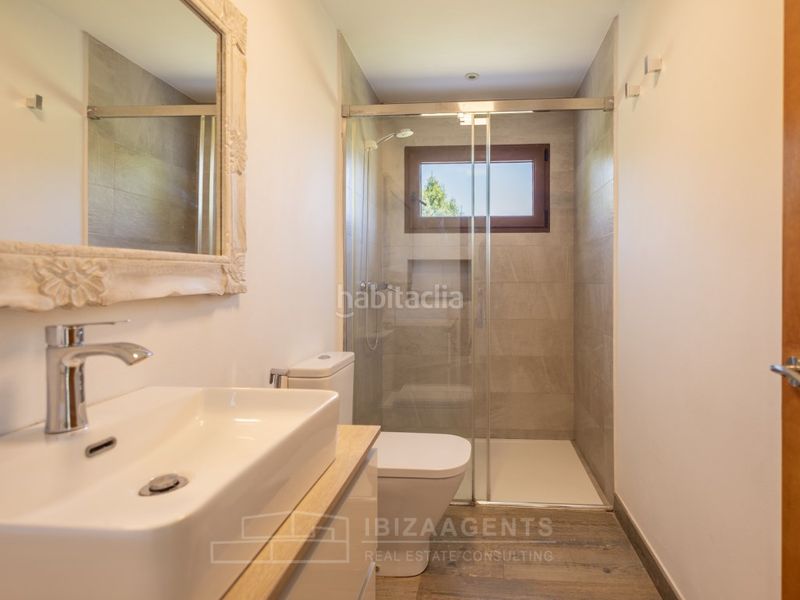 Foto 0a8776d4-b7b8-4a5f-a79b-b279e3c433e5. Casa amb aparcament a Sant Carles Santa Eulària