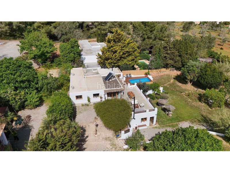 Foto b14f8bbc-f72d-492f-b62d-c6aa431e5129. Casa amb aparcament a Sant Carles Santa Eulària