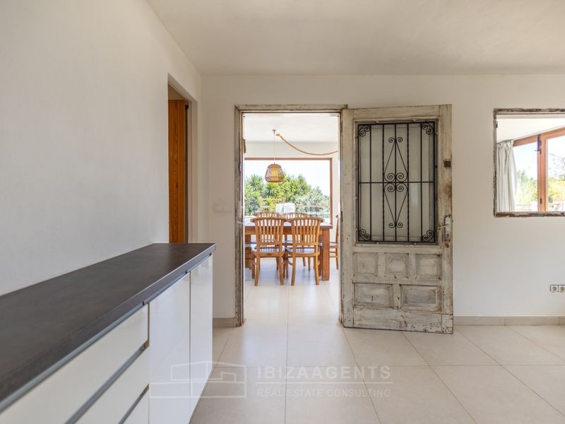 Foto f147a81b-4a6e-468e-bbd1-c2a1c3361490. Casa amb aparcament a Sant Carles Santa Eulària