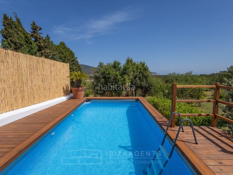 Foto f39f4f2e-c090-4d9b-a1ba-7c4a0fd80f90. Casa amb aparcament a Sant Carles Santa Eulària