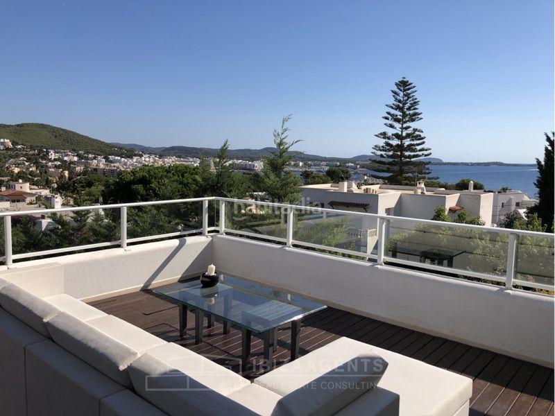 Foto 9604f6d5-9f79-4cfc-bcf5-3ec4aae01ea5. Casa amb aparcament piscina a Santa Eulària des riu Santa Eulària