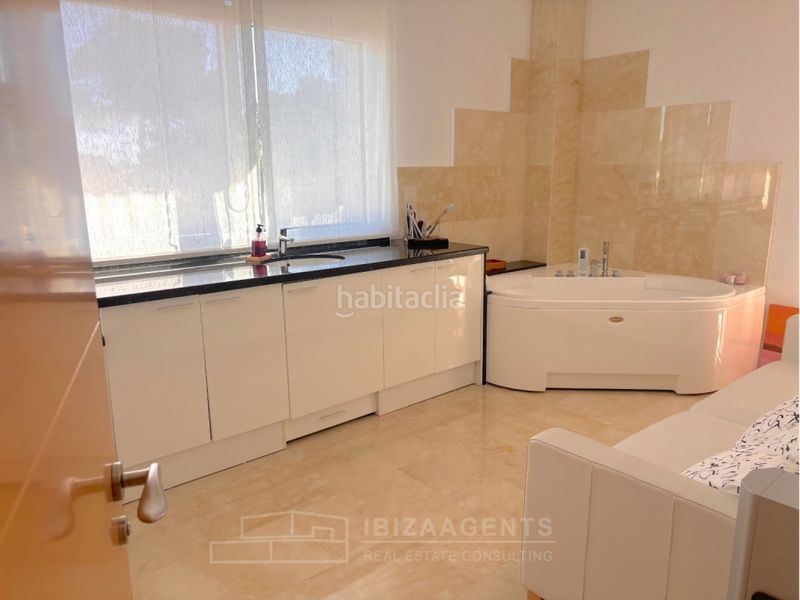 Foto e1b95ef6-e6c5-45ab-bac1-dbddbfa94367. Casa amb aparcament piscina a Santa Eulària des riu Santa Eulària
