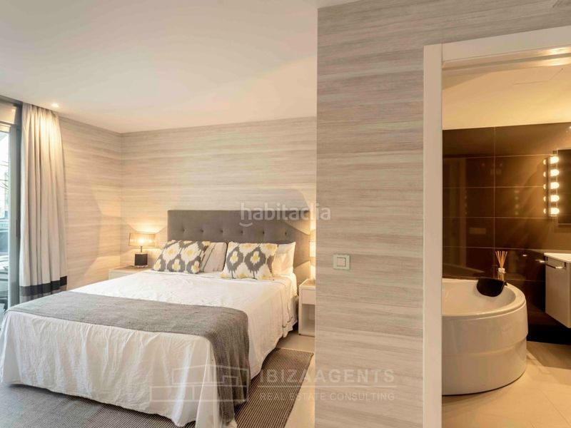 Foto ce9a99f2-950b-4c5b-956f-9753aed786d3. Dúplex amb aparcament piscina a Marina Botafoc-Talamanca Ibiza