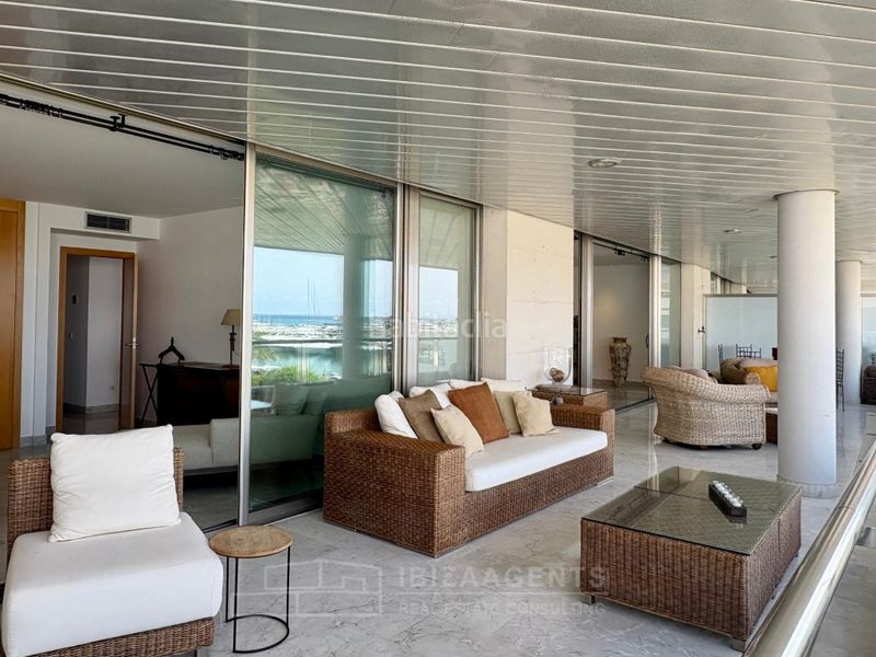 Foto 0d124348-2b56-49ba-b0d4-f7859649568a. Lloguer apartament amb aparcament piscina a Marina Botafoc-Talamanca Ibiza