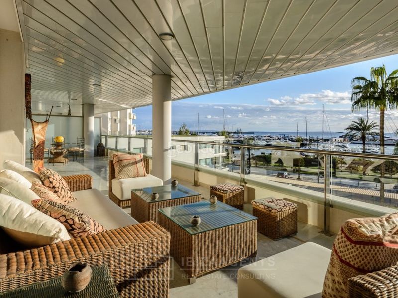 Foto 21f5475b-f755-4f6f-9490-57d330fea5aa. Lloguer apartament amb aparcament piscina a Marina Botafoc-Talamanca Ibiza