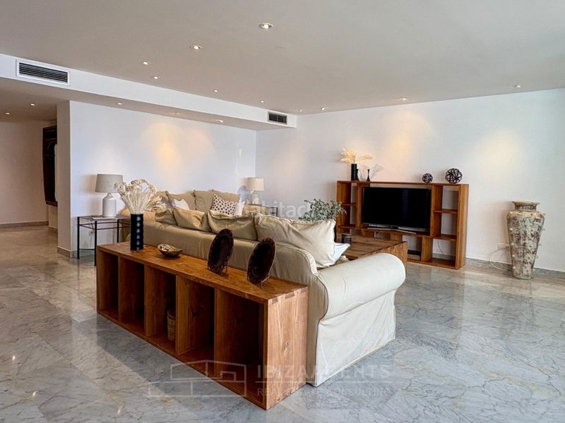 Foto 3e97c173-5ed1-431b-a8e4-5201866f6341. Lloguer apartament amb aparcament piscina a Marina Botafoc-Talamanca Ibiza