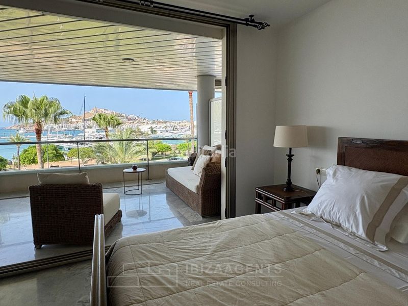 Foto 411f897e-b02c-4927-adb6-938b2ead280d. Lloguer apartament amb aparcament piscina a Marina Botafoc-Talamanca Ibiza