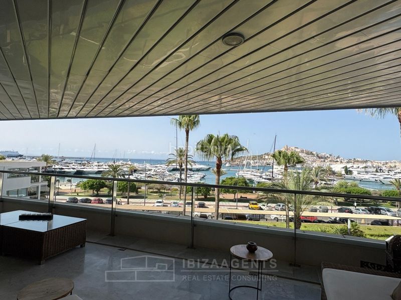 Foto 4f7df04e-48a5-4e36-b9ab-6330711dd668. Lloguer apartament amb aparcament piscina a Marina Botafoc-Talamanca Ibiza