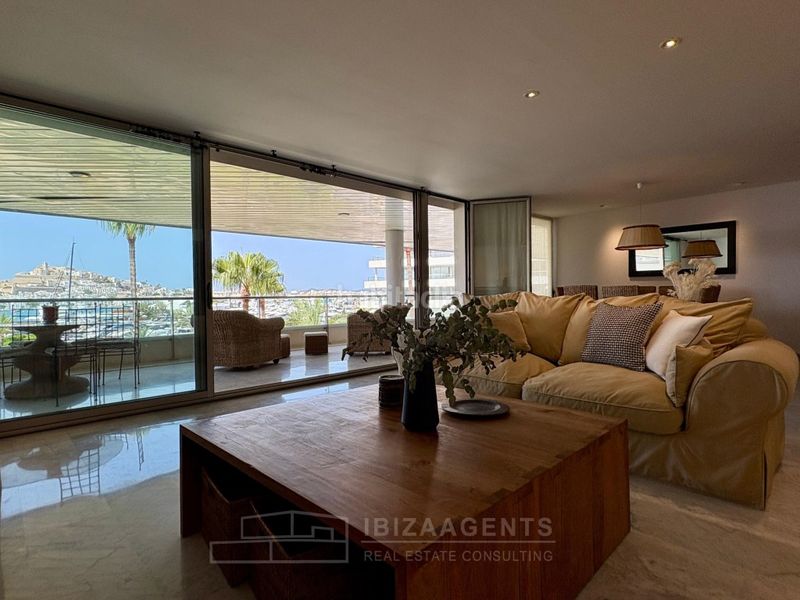 Foto a61e0808-16b8-44f7-92b8-a8c89f807882. Lloguer apartament amb aparcament piscina a Marina Botafoc-Talamanca Ibiza