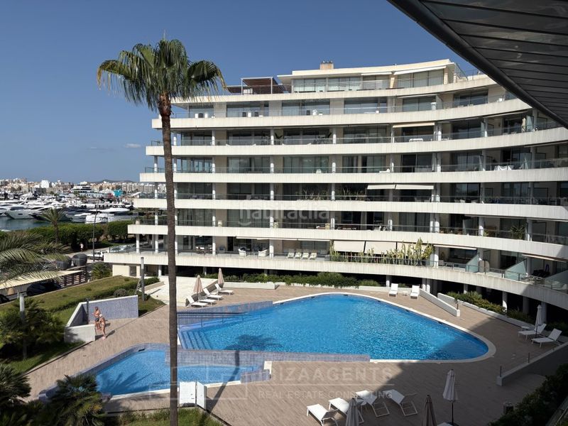 Foto db3428d2-f8b2-4a11-befd-dc37d89a371d. Lloguer apartament amb aparcament piscina a Marina Botafoc-Talamanca Ibiza