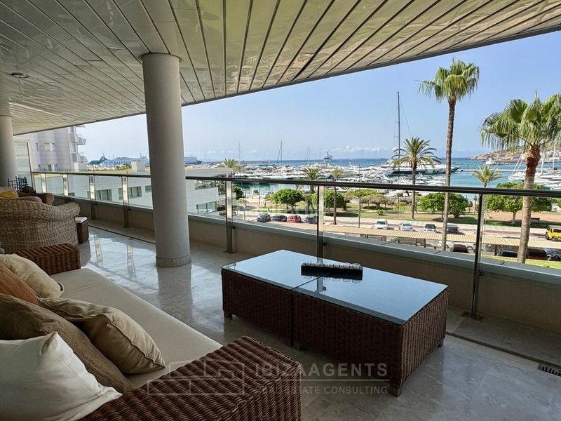 Foto e0d3e92a-6db3-4184-b6dd-9e0ddfa7c25f. Lloguer apartament amb aparcament piscina a Marina Botafoc-Talamanca Ibiza