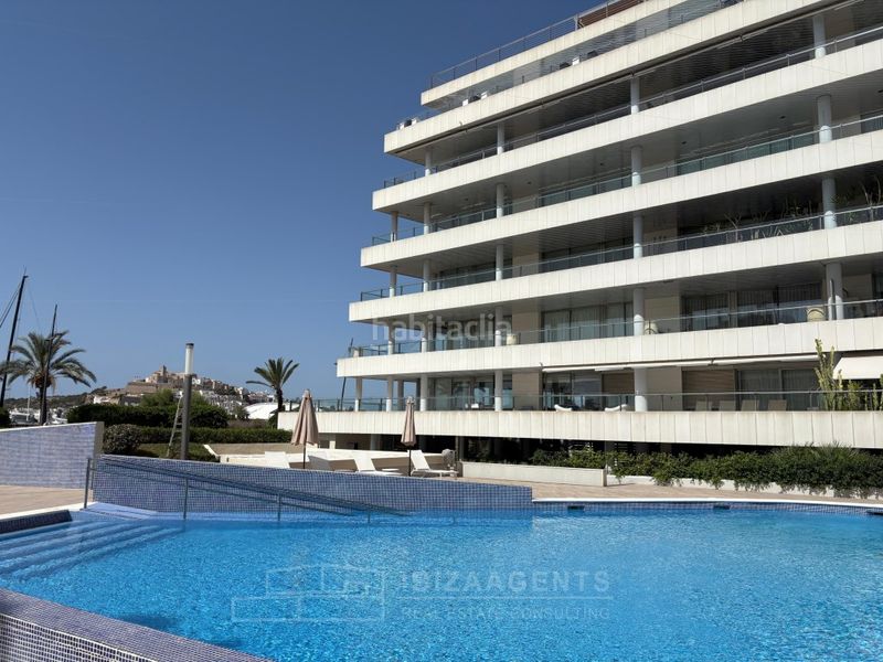 Foto e2393eff-f8e0-4516-9f2a-0fb7068e43c6. Lloguer apartament amb aparcament piscina a Marina Botafoc-Talamanca Ibiza