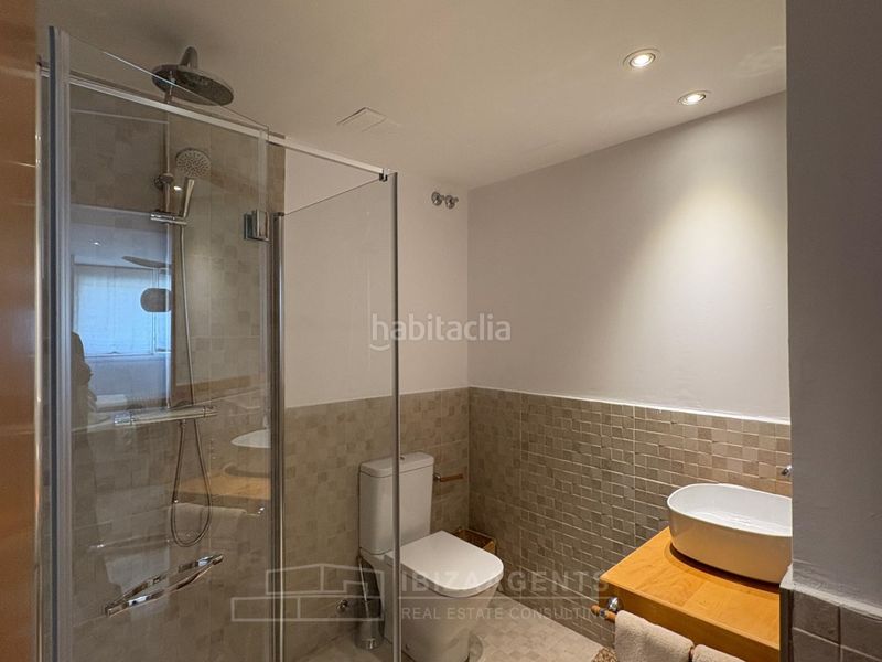 Foto e71afcd6-8026-4e93-aaf1-83bbe47bba6a. Lloguer apartament amb aparcament piscina a Marina Botafoc-Talamanca Ibiza