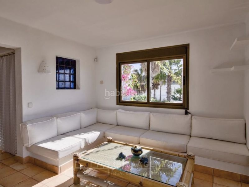 Foto f2e346fa-c2aa-4971-8196-3e26e385de9e. Casa amb piscina a Jesús Santa Eulària