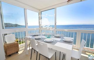 Pis  Canyelles. El far  apartamento en 1 línea de mar y licencia turística