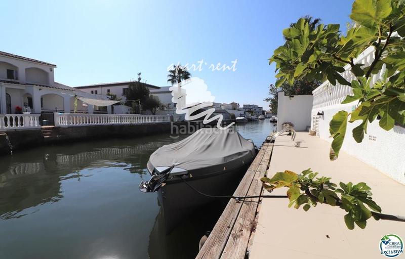 Foto 083a4e53-0373-4998-9982-3722f81a70bc. Casa norfeu amplia villa al canal con amarre de 12 m, con apartamento invitados en Empuriabrava