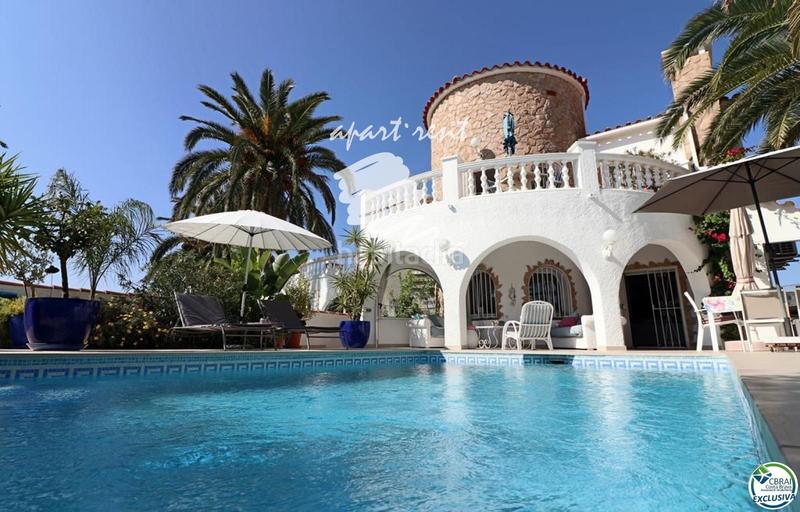 Foto 18638e29-7d51-4990-b311-352d210a750b. Casa norfeu amplia villa al canal con amarre de 12 m, con apartamento invitados en Empuriabrava