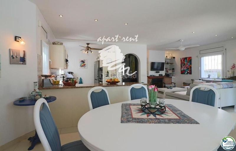 Foto 214ce4e1-4c20-41b2-9c97-d49032d6ca47. Casa norfeu amplia villa al canal con amarre de 12 m, con apartamento invitados en Empuriabrava