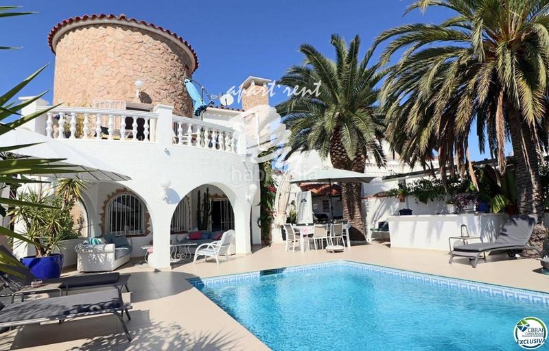 Foto 357b673c-b211-4c8a-b71e-12a349fa41ff. Casa norfeu amplia villa al canal con amarre de 12 m, con apartamento invitados en Empuriabrava