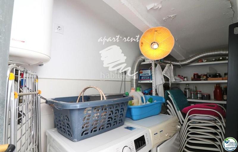Foto 4c516e2b-5254-4a77-97dc-6fe23951bb73. Casa norfeu amplia villa al canal con amarre de 12 m, con apartamento invitados en Empuriabrava