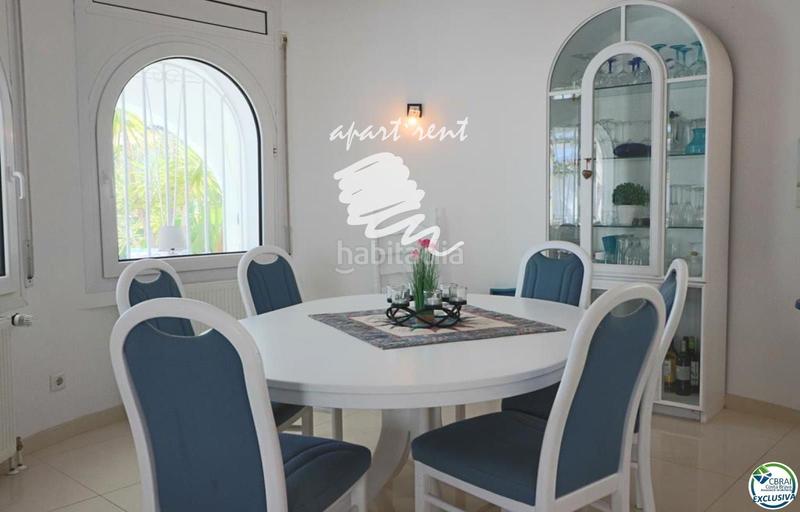 Foto 7610649a-934f-42e6-a4ac-45ccc5168362. Casa norfeu amplia villa al canal con amarre de 12 m, con apartamento invitados en Empuriabrava