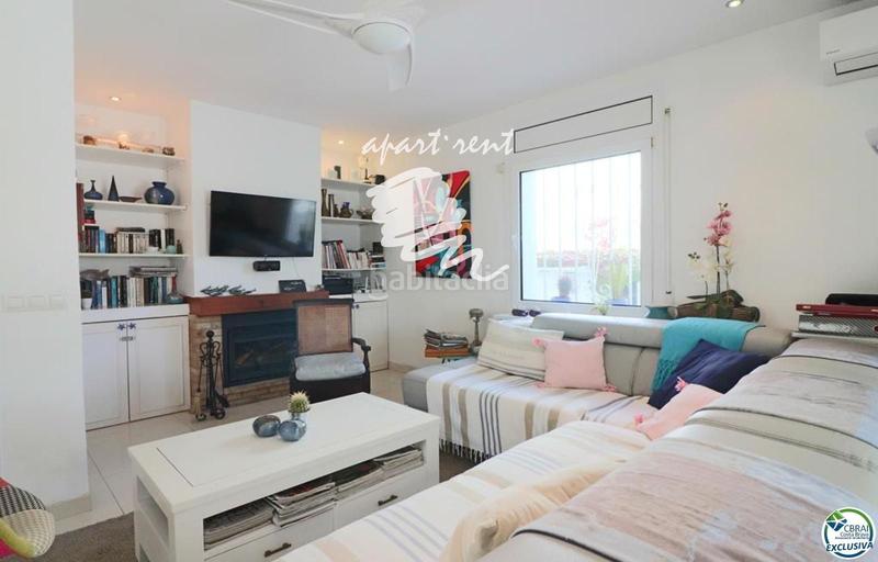 Foto 7d6e5ca5-e826-4a3d-8d53-cc575220cfb3. Casa norfeu amplia villa al canal con amarre de 12 m, con apartamento invitados en Empuriabrava