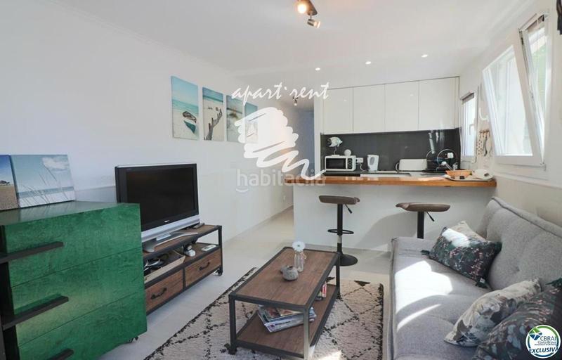 Foto a77ad0f3-f260-4042-aa24-ee2c226f2869. Casa norfeu amplia villa al canal con amarre de 12 m, con apartamento invitados en Empuriabrava