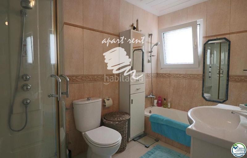 Foto b862b3bc-3f21-46ed-9dcd-e01cd3273367. Casa norfeu amplia villa al canal con amarre de 12 m, con apartamento invitados en Empuriabrava