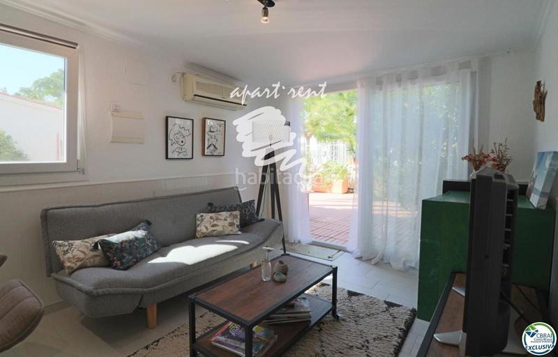Foto e0b9956c-716b-42d6-aad3-6401902222d3. Casa norfeu amplia villa al canal con amarre de 12 m, con apartamento invitados en Empuriabrava