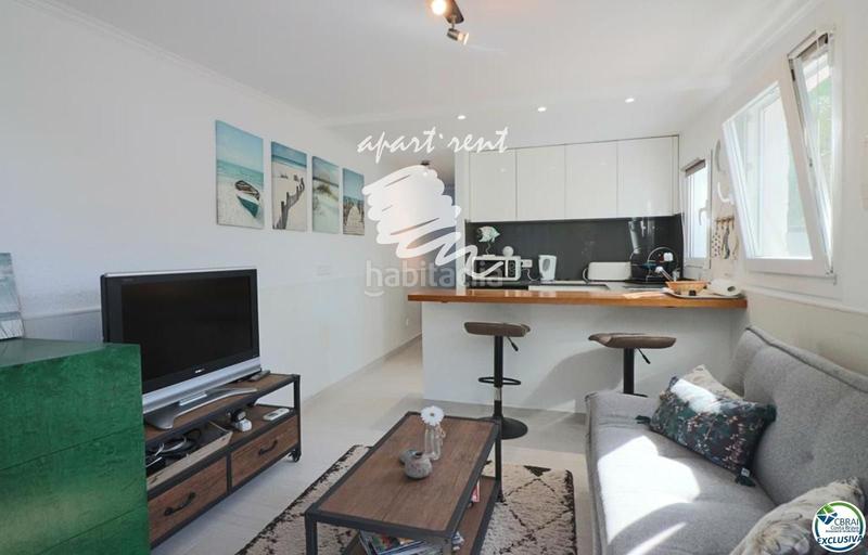 Foto f1c37ccc-b032-401b-9867-f126e66fbb17. Casa norfeu amplia villa al canal con amarre de 12 m, con apartamento invitados en Empuriabrava