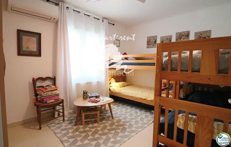 Foto f547148d-1d56-4a11-bb7e-2ba644782816. Casa norfeu amplia villa al canal con amarre de 12 m, con apartamento invitados en Empuriabrava
