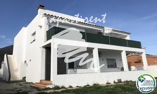 Casa  Baix llobregat. Mas buscà encantadora casa renovada en urbanización tranquila de