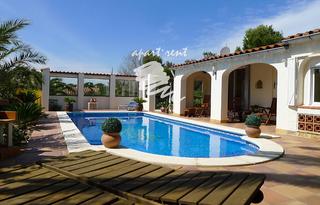 Casa  Vitoria. Mas fumats villa en planta baja con piscina y licencia turística