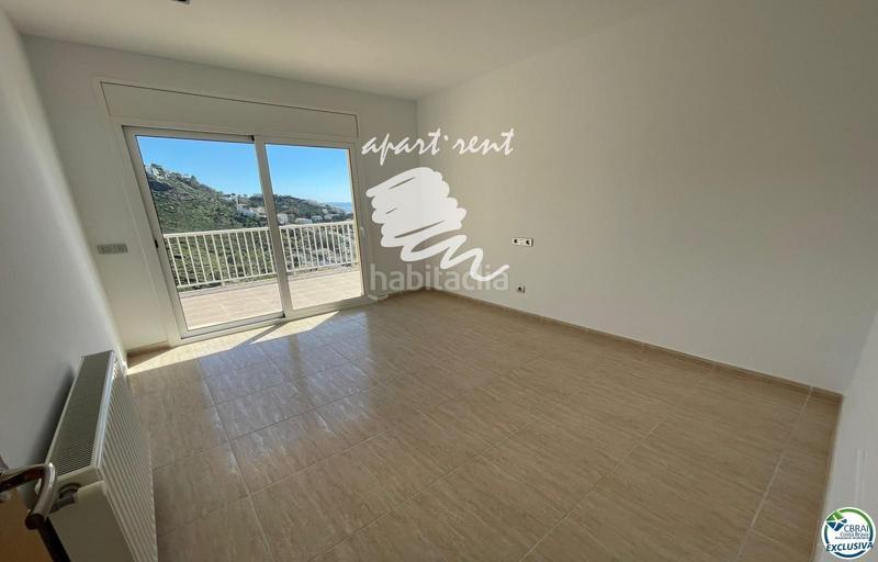 Foto 0c1e4243-38ab-42ff-8c35-f39334ec89b8. Casa la muntanyeta impresionante villa con ascensor en parcela de 608 m2 con piscina y vistas al mar en Roses